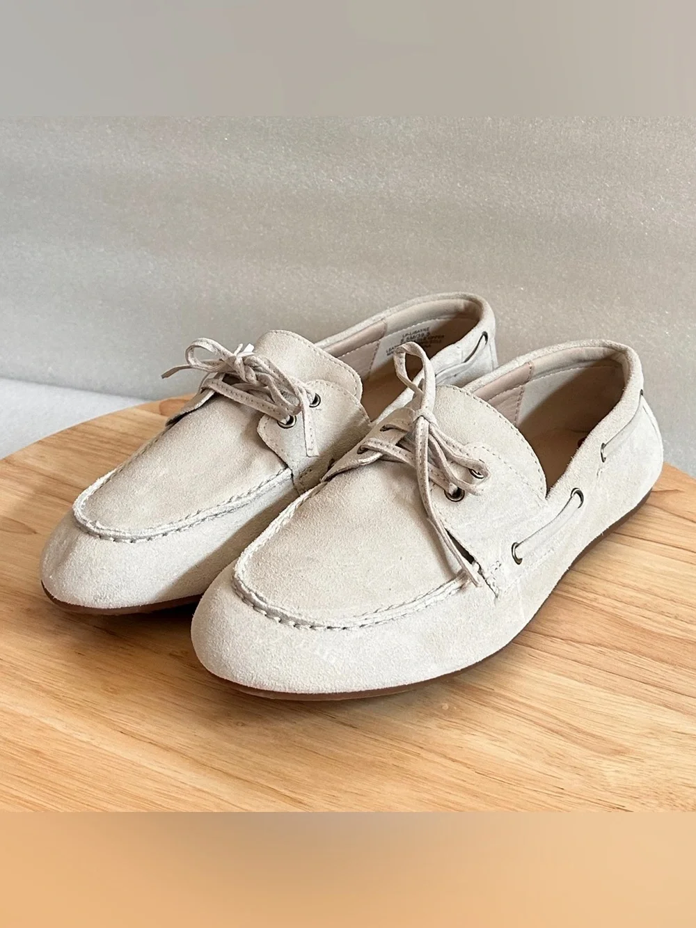 NWOT. Lucky Brand Men’s Light Cream Leather Suede Boat Shoes Size 8.5M